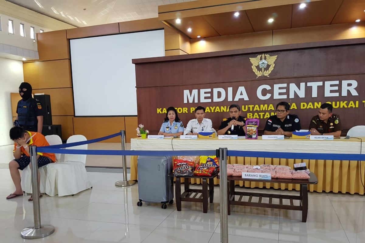 Batam customs seizes 30,037 ecstasy pills smuggled from Malaysia
