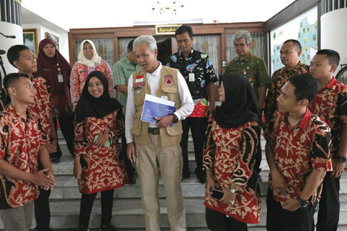 6 pelajar diajak Ganjar pantau penanganan banjir