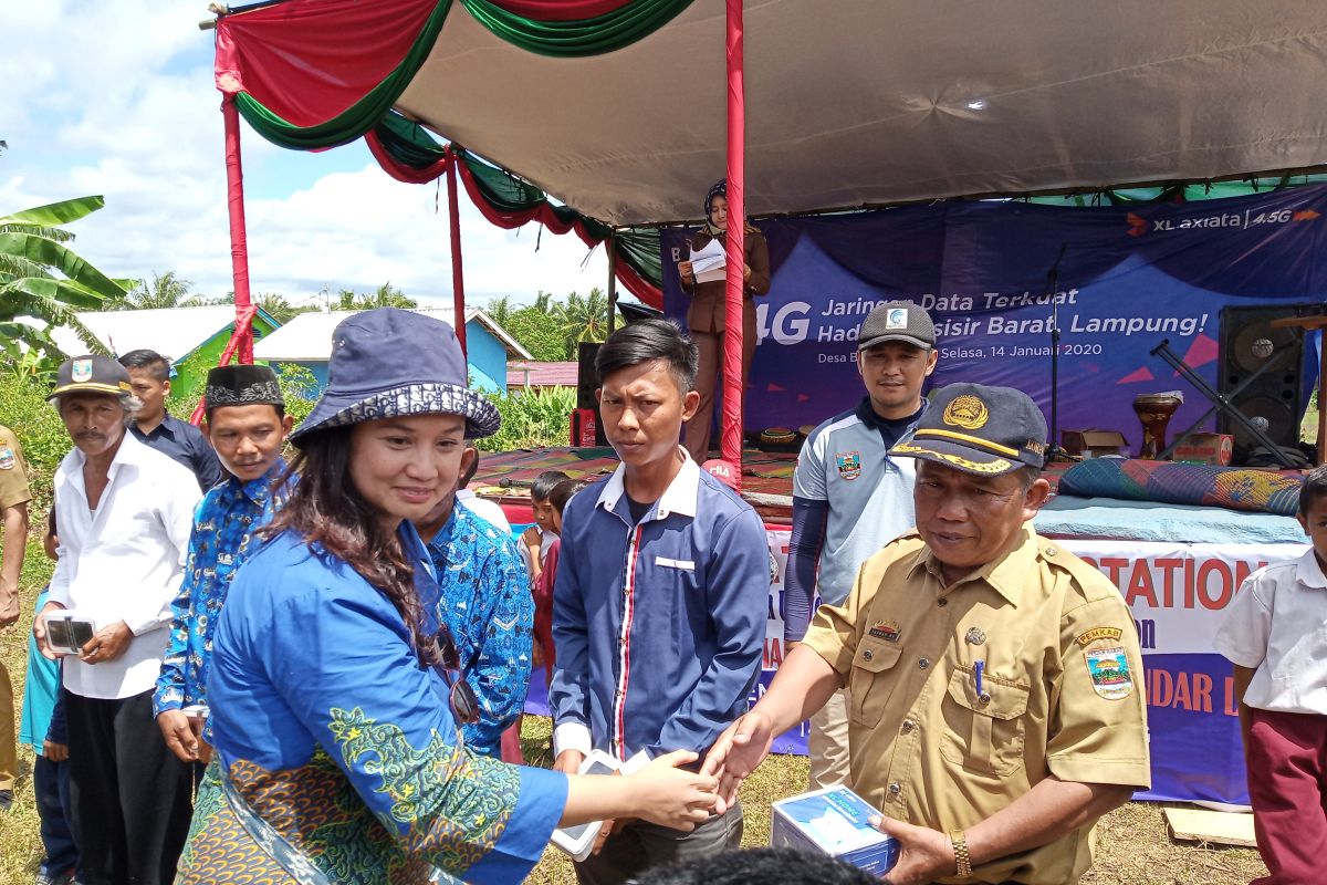 XL Axiata sosialisasi layanan data ke masyarakat Pesisir Barat Lampung
