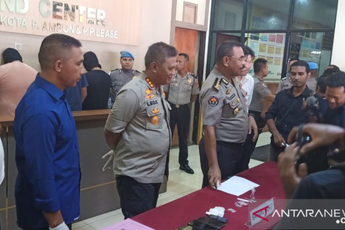 Tiga oknum polisi dan dua warga  pakai narkoba ditangkap