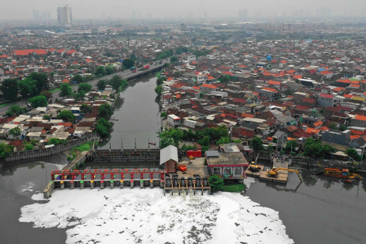 Upaya Pemkot Surabaya antisipasi banjir