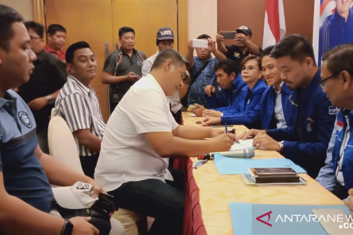 Daftar di Demokrat, Aie Mangindaan sempat tanyakan  nilai diri