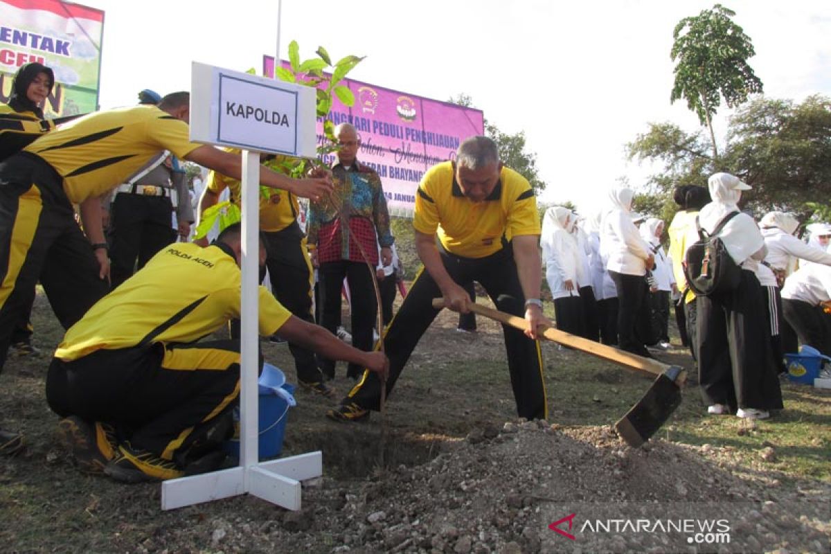Polda Aceh tanam 6.500 pohon penghijauan di Aceh Besar