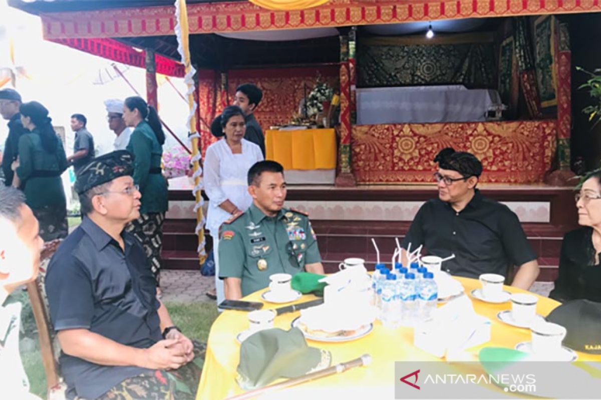 Pangdam Udayana melayat ke rumah  mantan Wakil Jaksa Agung