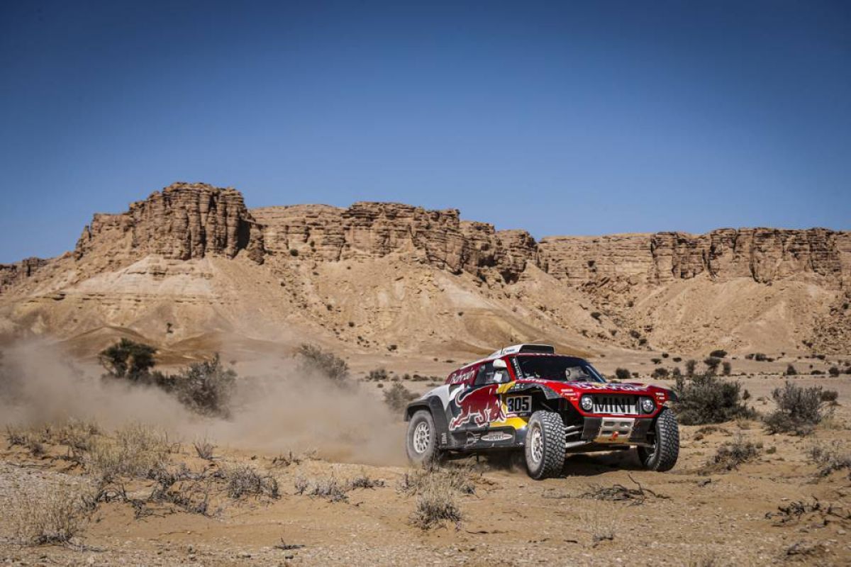 Posisi Carlos Sainz terancam setelah etape IX Dakar 2020