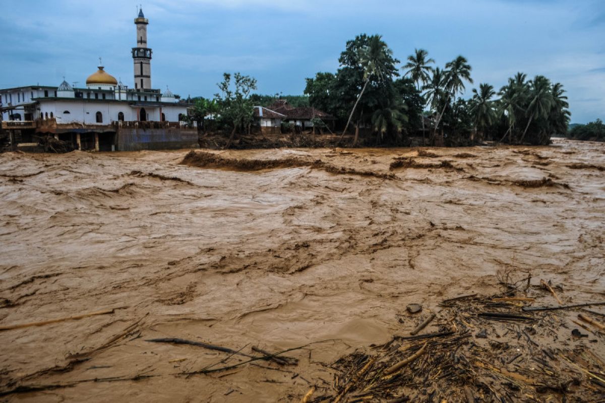 Banjir bandang di Lebak rugikan budi daya ikan tawar Rp888,42 juta