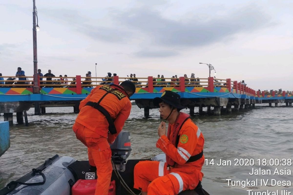 Tim SAR lanjutkan pencarian remaja yang terseret arus di Kuala Tungkal