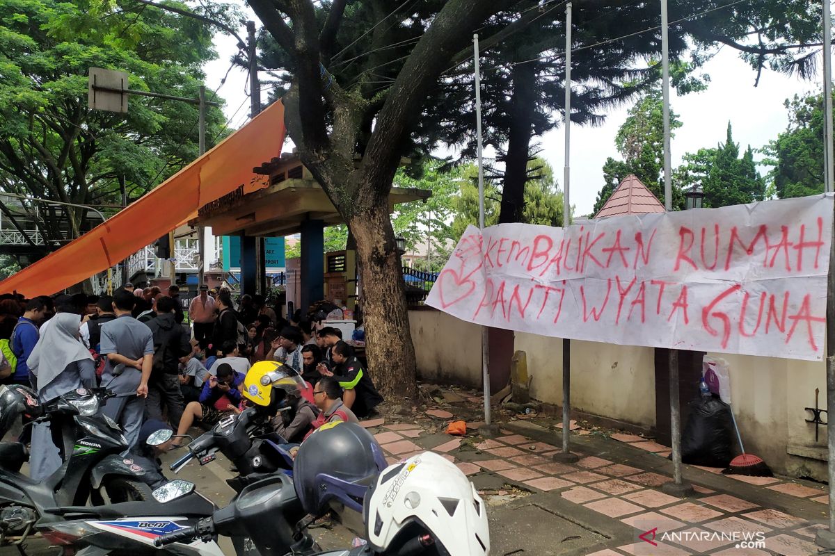 Disabilitas di Bandung terlantar setelah perubahan status panti