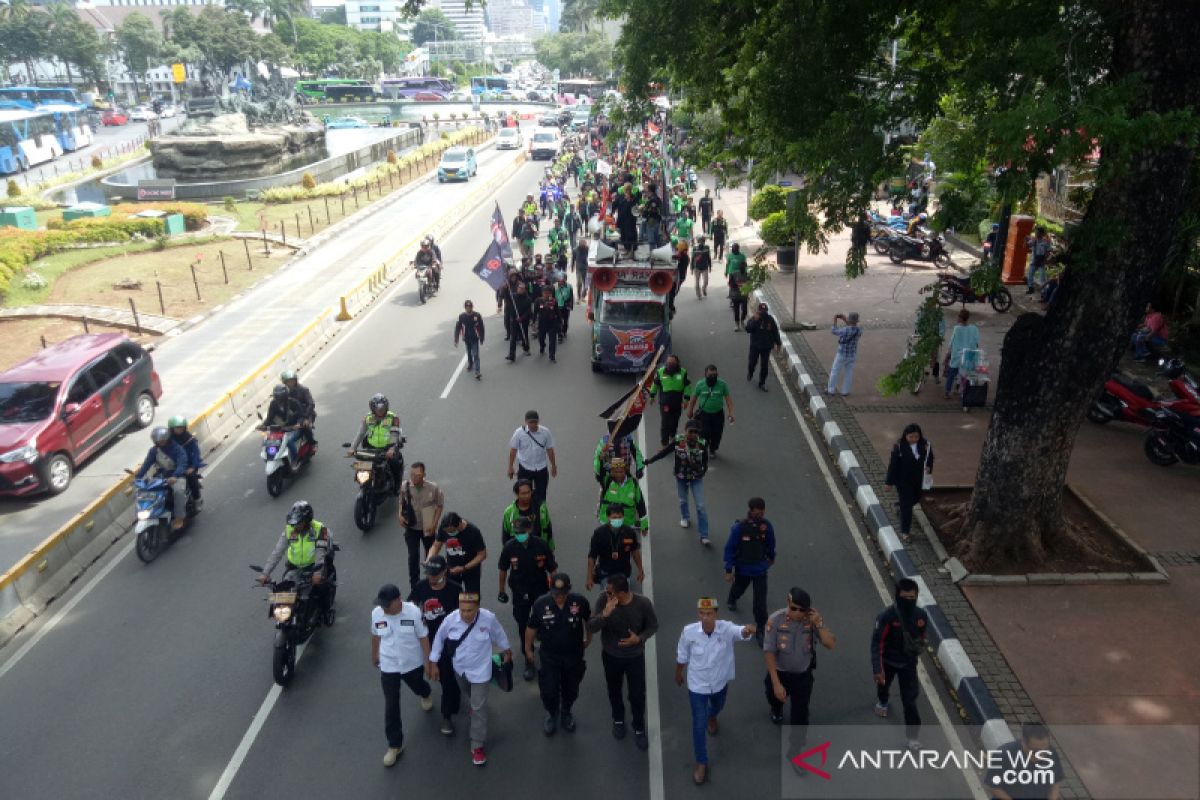 Peserta aksi Ojol Nusantara mulai datangi Kemenhub RI