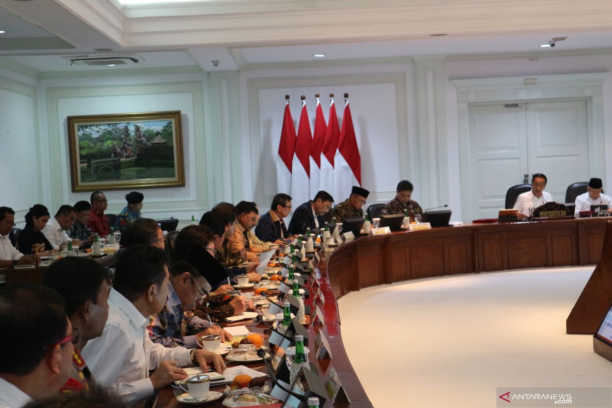 Before Jokowi's 100 days, ministers ordered to finalize omnibus law