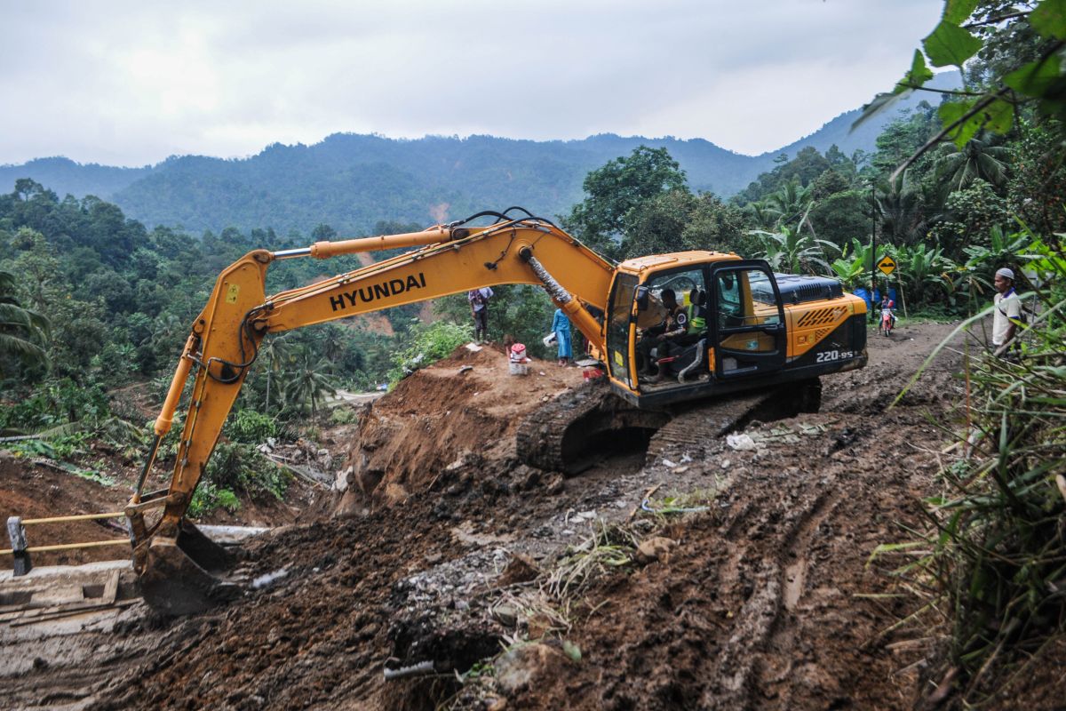 Relawan NU jalan kaki, salurkan logistik ke lokasi terisolir bencana