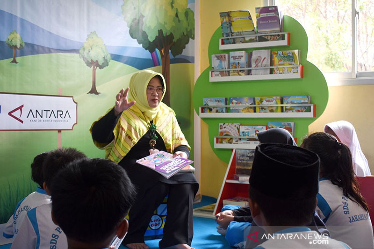 Pojok Baca Antara resmi digunakan di SDS Pantai Indah