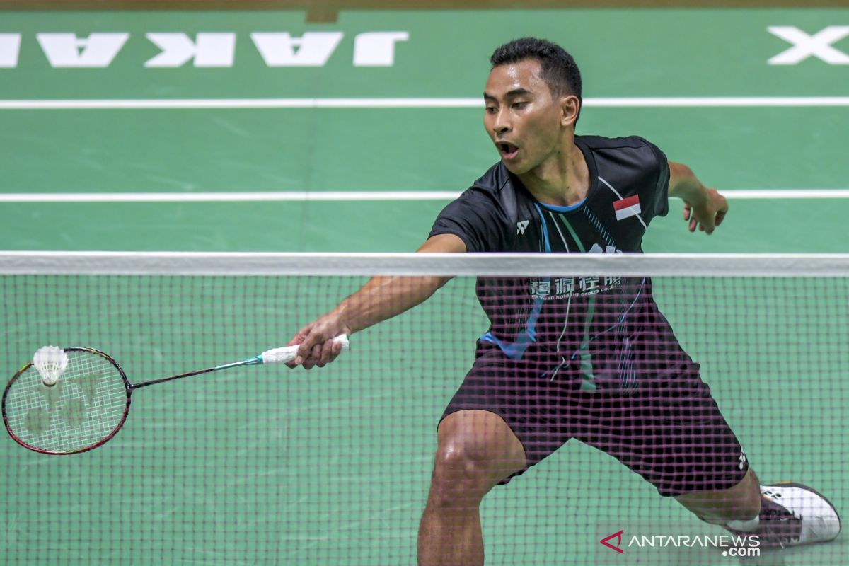 Tommy Sugiarto dijegal Momota  pada semifinal Denmark Open