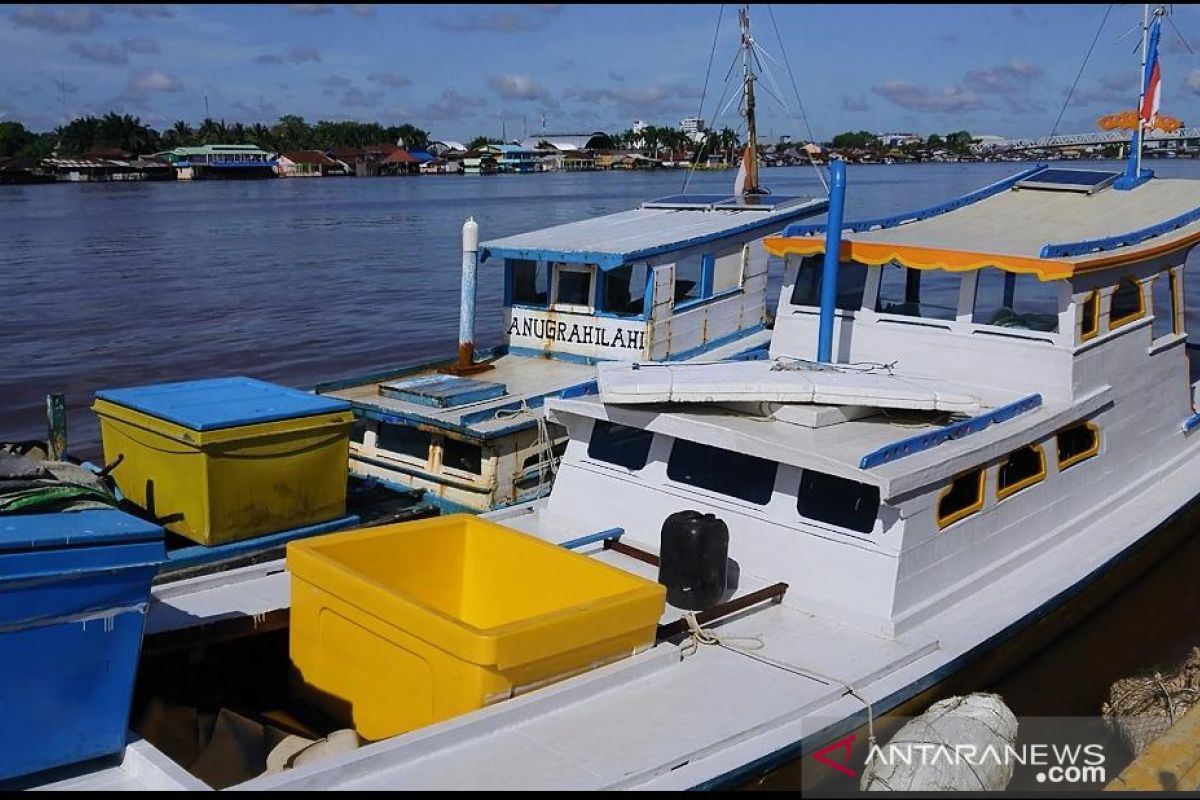 Nelayan Pontianak takut ke laut karena gelombang tinggi