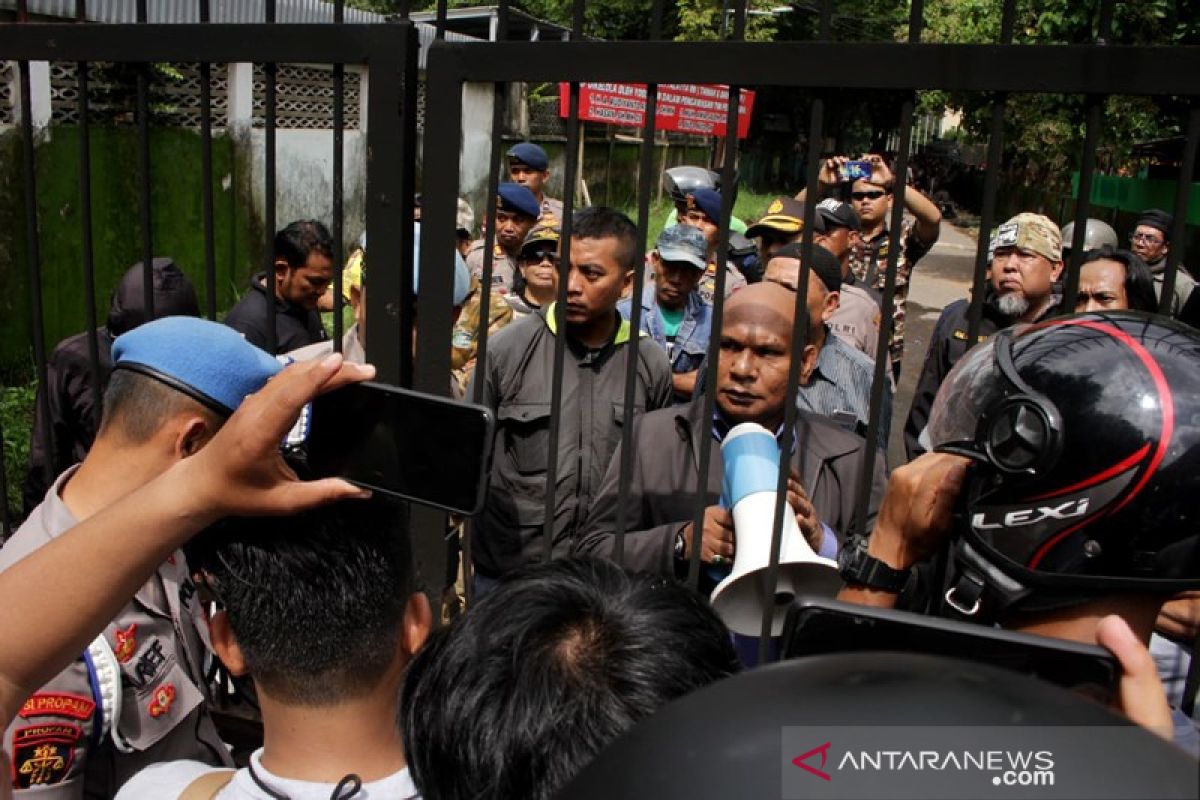 Penertiban Stadion Mattoanging sebagai aset Pemprov Sulsel