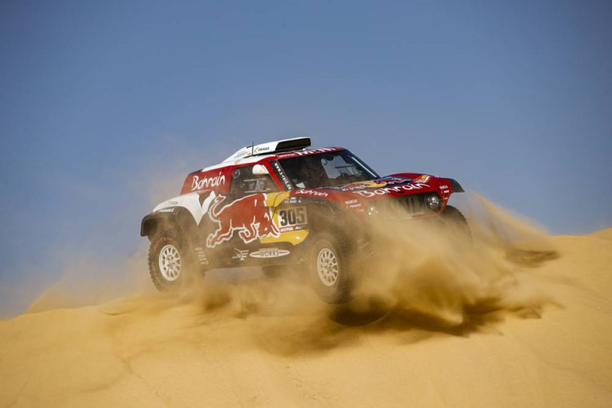 Sainz memperlebar jarak saat para rival tersesat di etape 10 Dakar 2020