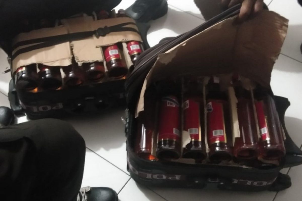 Polsek KPL Jayapura amankan puluhan botol minuman beralkohol