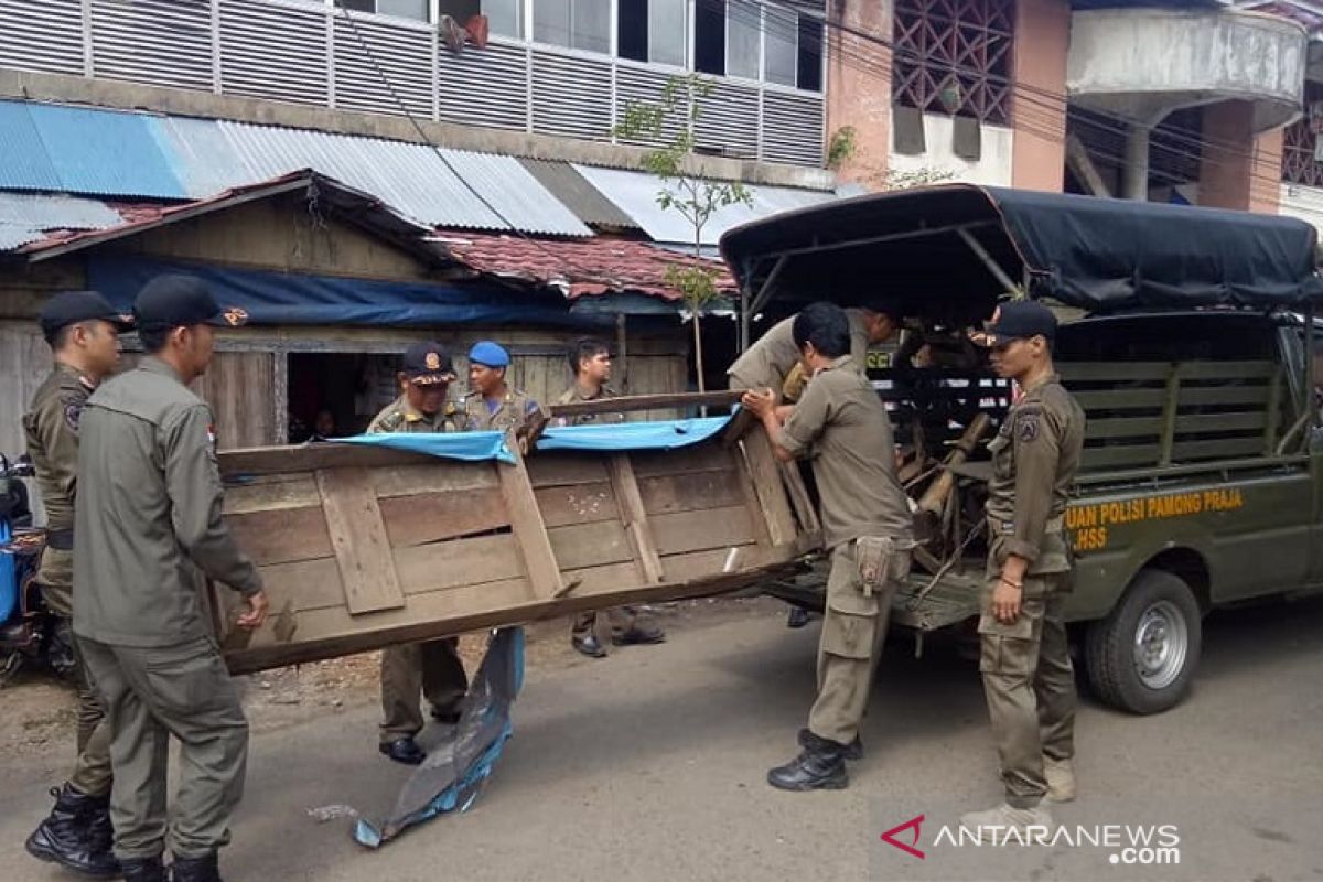 Langgar perda, dagangan PKL diamankan Satpol PP