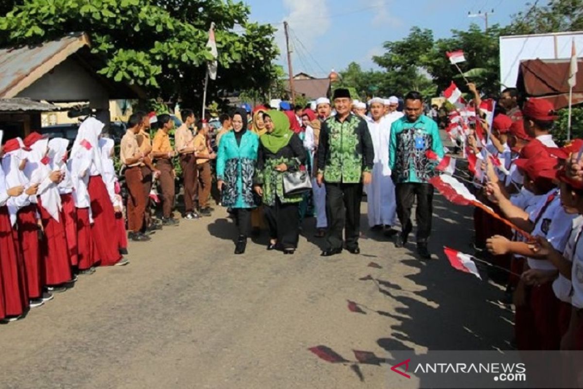 Jalan santai hingga kuliner 17 desa isi hari jadi Kecamatan Padang Batung