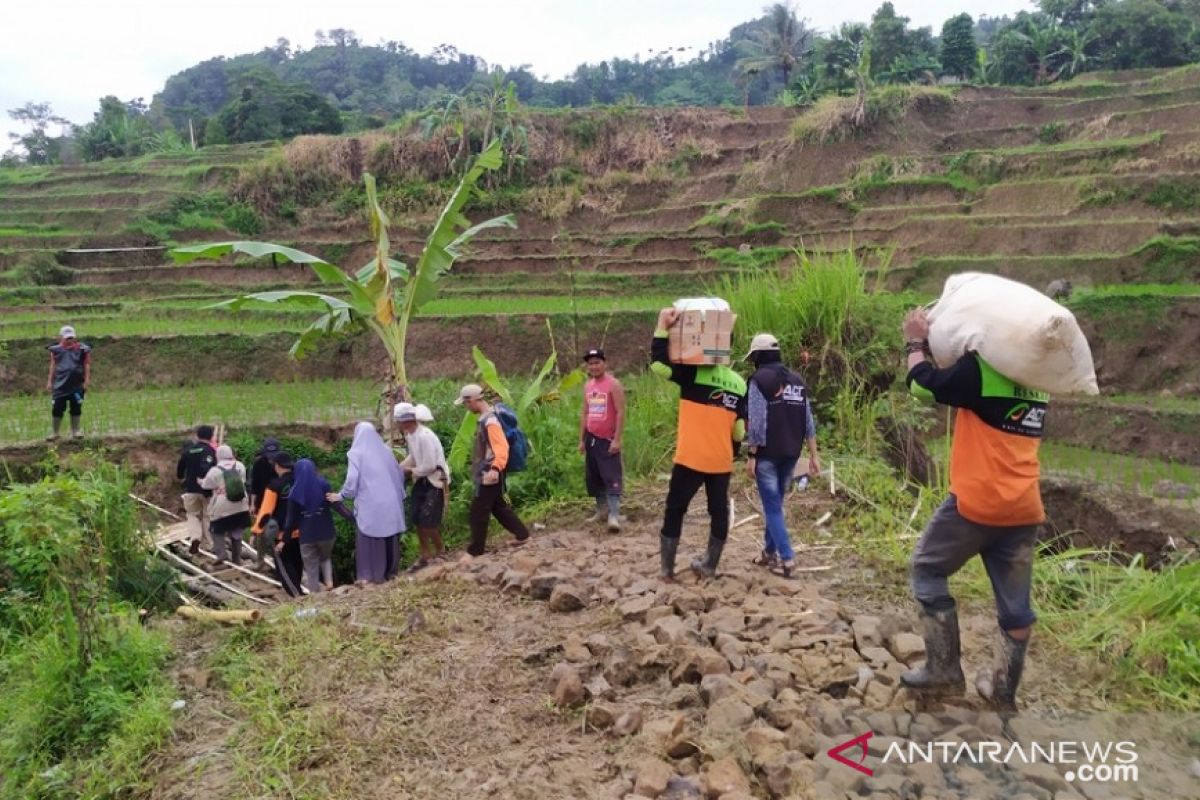 ACT tembus daerah terisolir untuk distribusi bantuan di Kabupaten Bogor