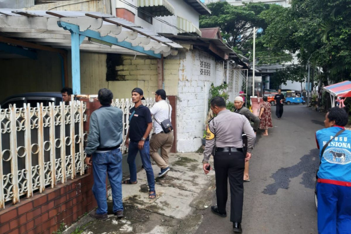 Tiga jari satpam Komplek perumahan TNI AL putus ditebas pencuri motor