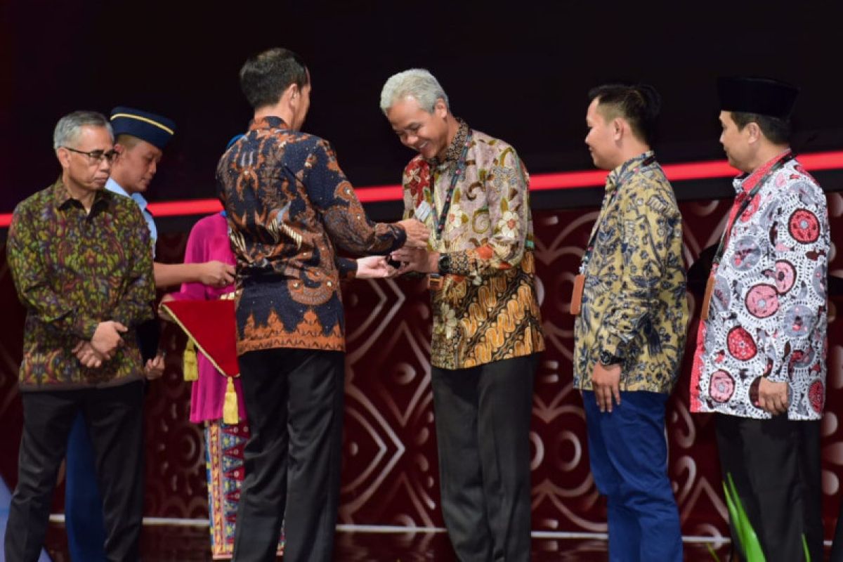 Gerakan siswa menabung di Jawa Tengah mendapat penghargaan OJK