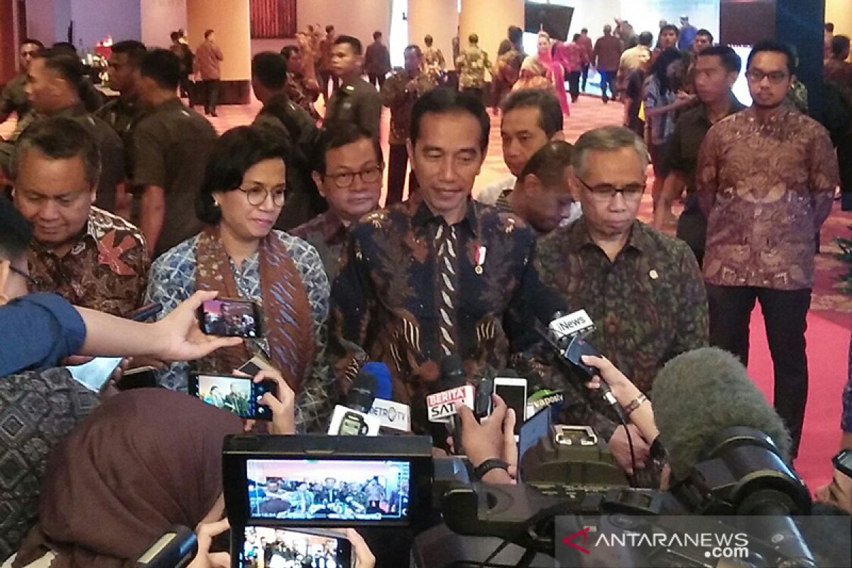 Kemarin, percepat bahas Omnibus Law , hingga syarat modal bank naik