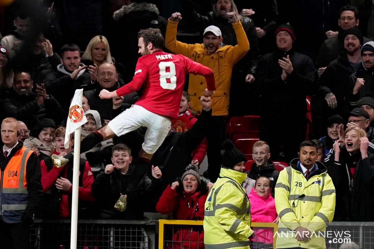 MU diizinkan pasang tribun berdiri di Old Trafford