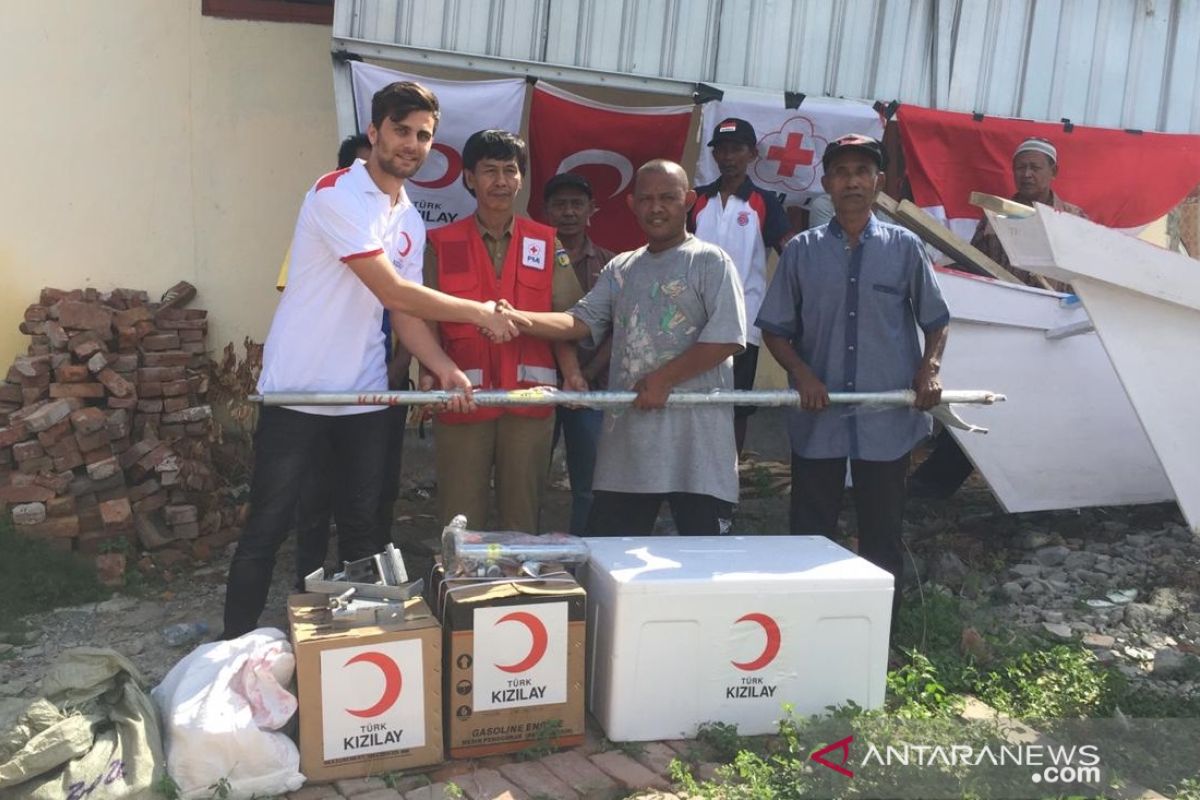 PMI dan BSM Turki salurkan alat tangkap ikan untuk korban tsunami Palu