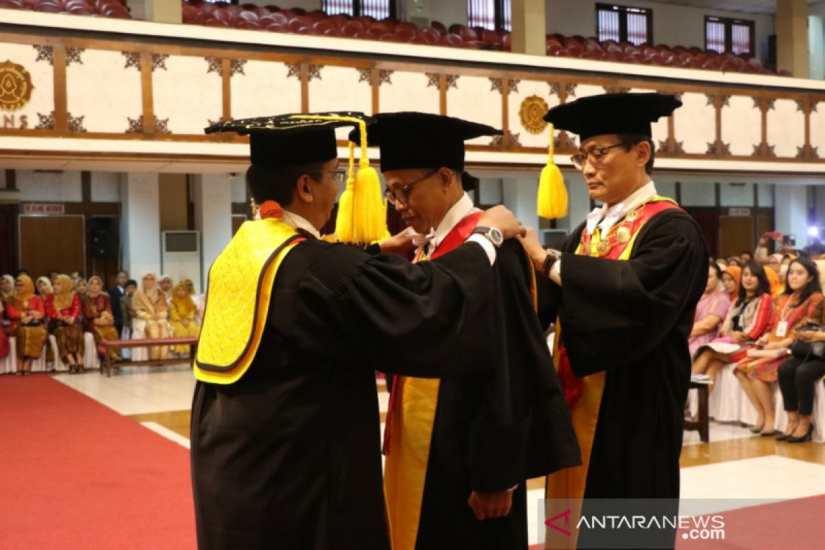 UNS Surakarta tambah dua profesor muda