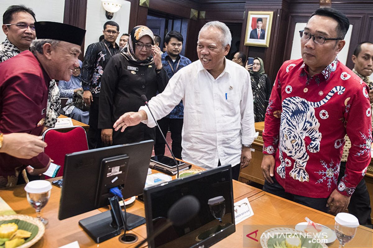 Menteri Basuki pimpin rapat penanganan banjir di Jabar