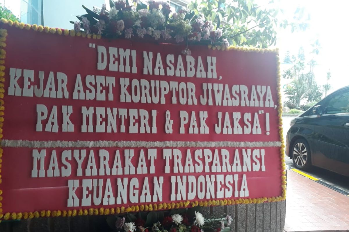 Banyak cara mendukung bereskan kasus Jiwasraya, salah satunya karangan bunga