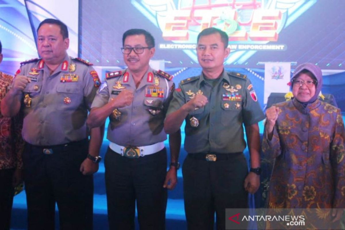 Kakorlantas resmikan penerapan e-Tilang di Surabaya