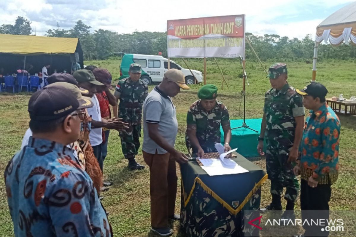 Masyarakat adat Keerom serahkan tanah 10 hektare kepada Korem 172/PWY