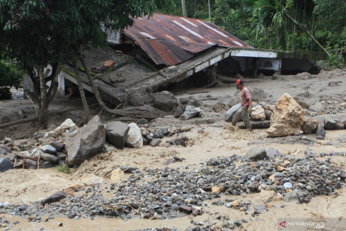 BPBD: lemahnya dinding bendungan alam jadi penyebab banjir bandang