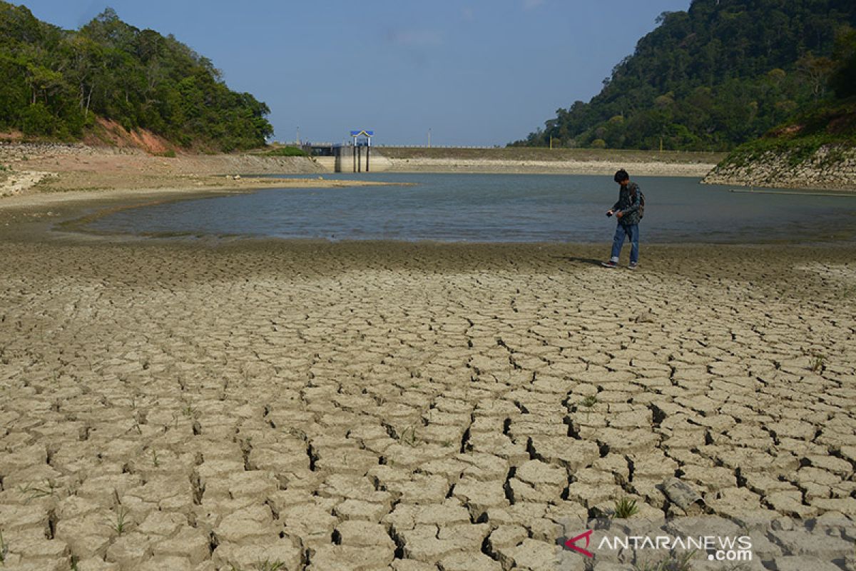 Embung mengering supai air lumpuh