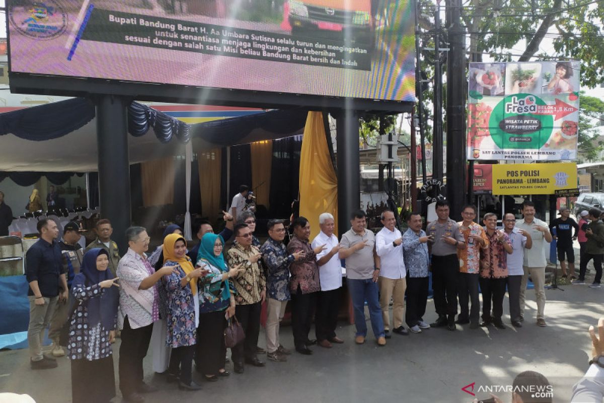 Pemkab Bandung Barat - LKBN Antara resmikan videotron di Lembang