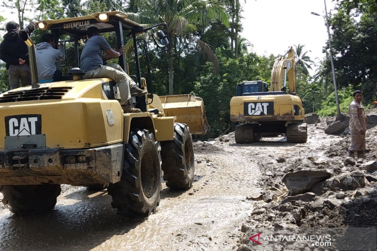 Bersihkan material banjir Tanah Datar, BPBD kerahkan alat berat