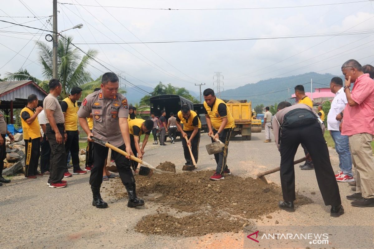 Sering makan korban, Polres Tapteng timbun jalan Faeisal Tanjung Pandan