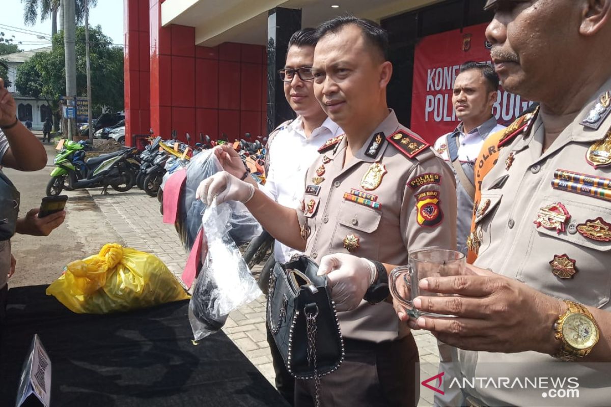 Bunuh pemandu lagu di Puncak Bogor, tukang cilok diciduk polisi