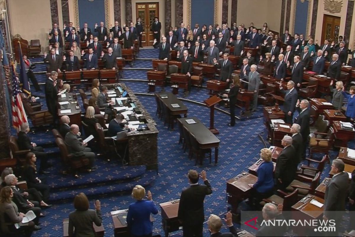 Senat bebaskan Donald Trump dari dakwaan pemakzulan