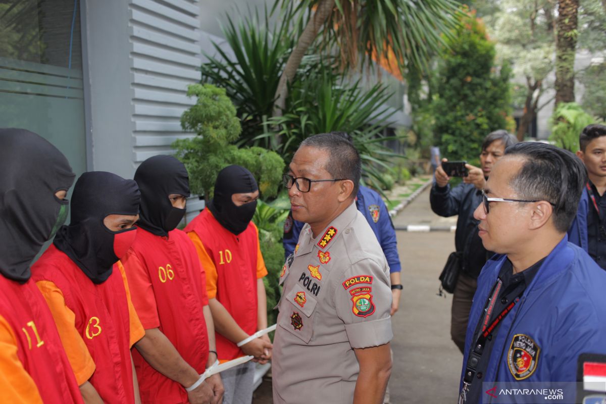 Polisi ciduk empat penipu bermodus situs investsi palsu