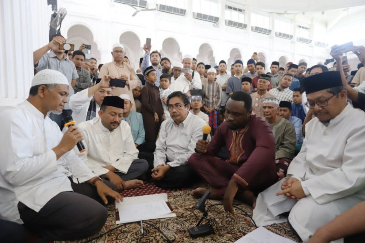 Allahu Akbar! Mahasiswa Afrika Masuk Islam di Aceh
