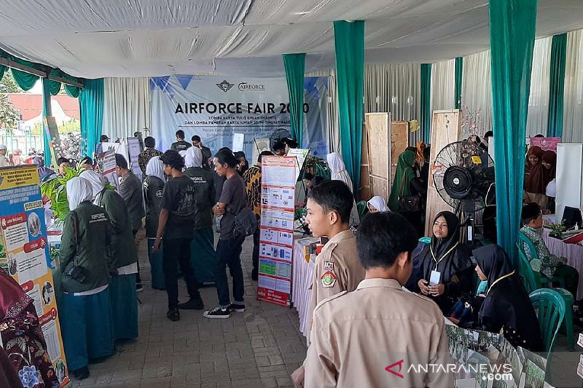 Puluhan pelajar ikuti lomba dan pameran karya ilmiah tingkat nasional