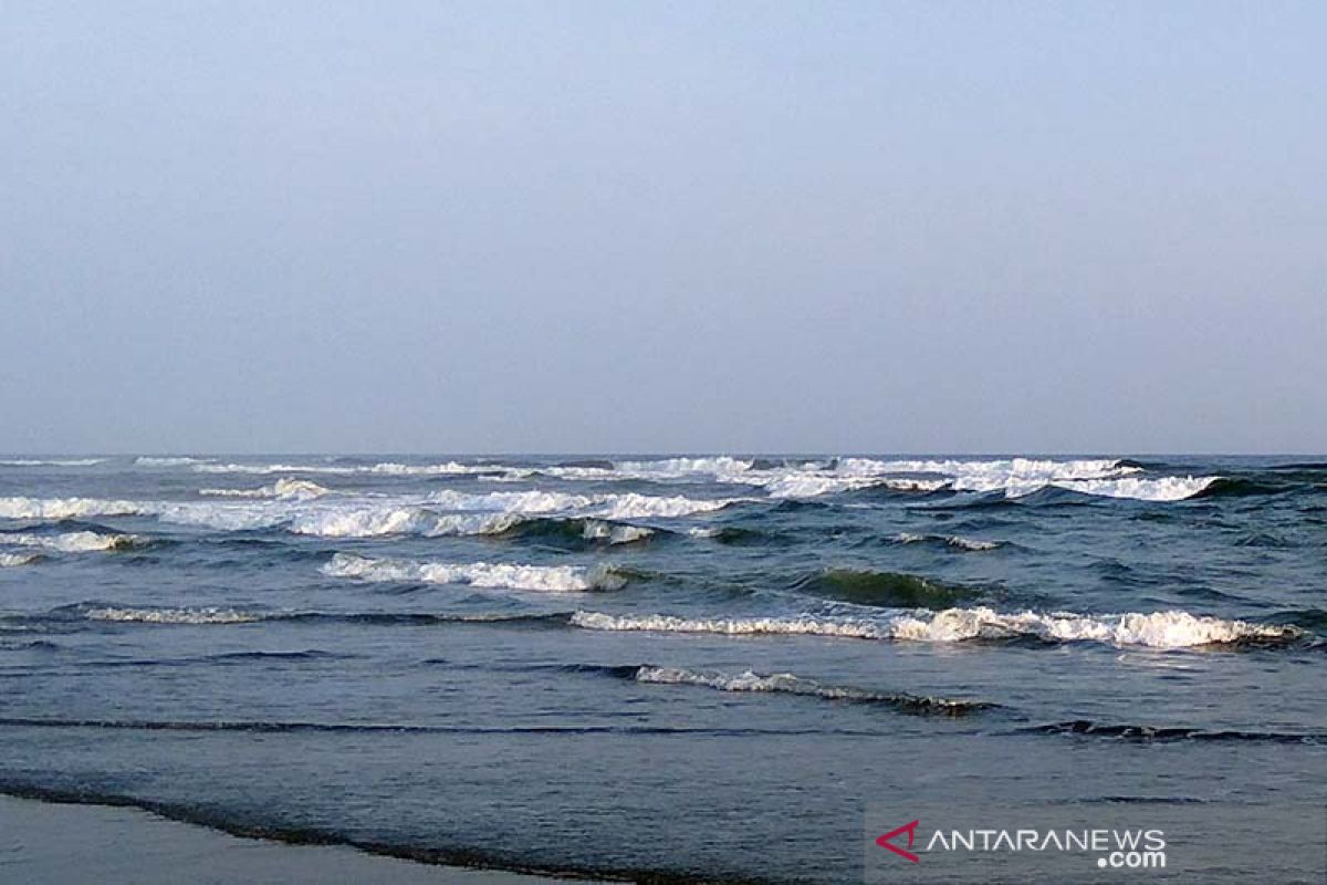 Warga diimbau waspadai gelombang tinggi di laut selatan Jabar, Jateng dan DIY