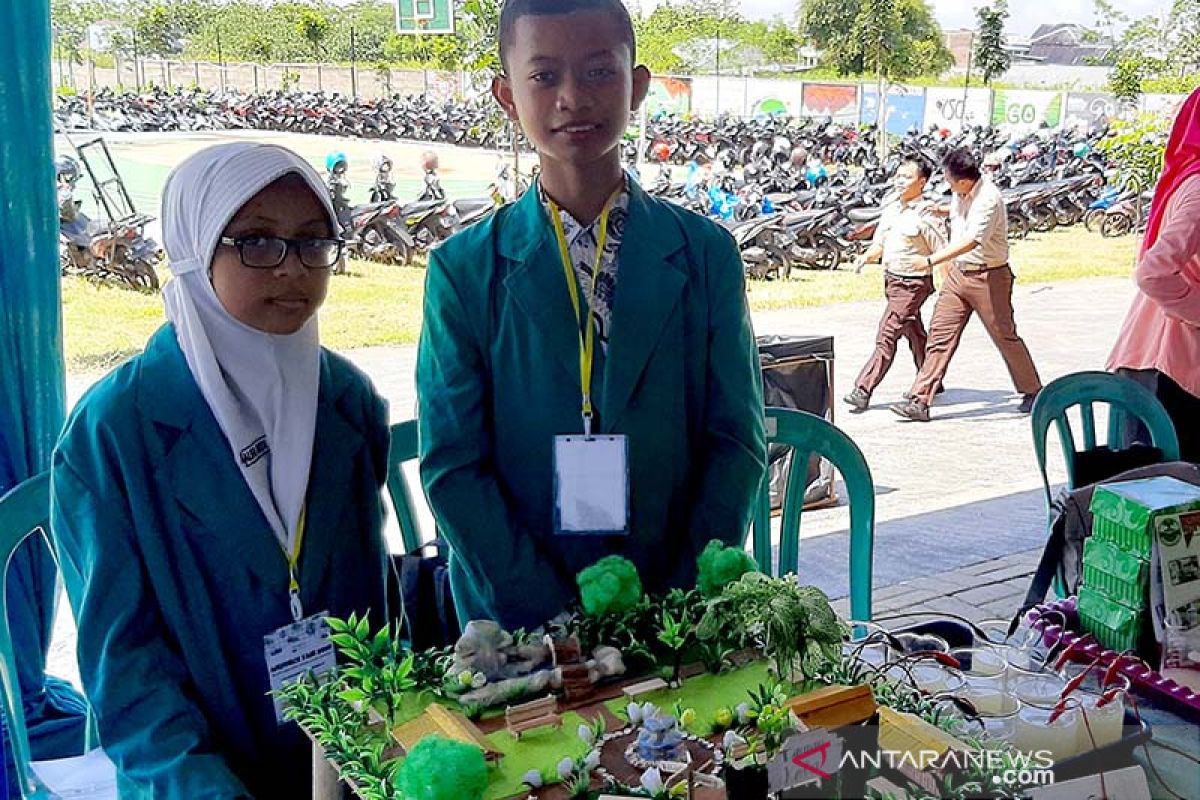 Pelajar Lamongan teliti limbah cair tempe sebagai energi listrik