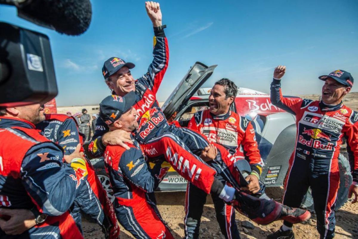 Sainz raih gelar ketiganya di Dakar