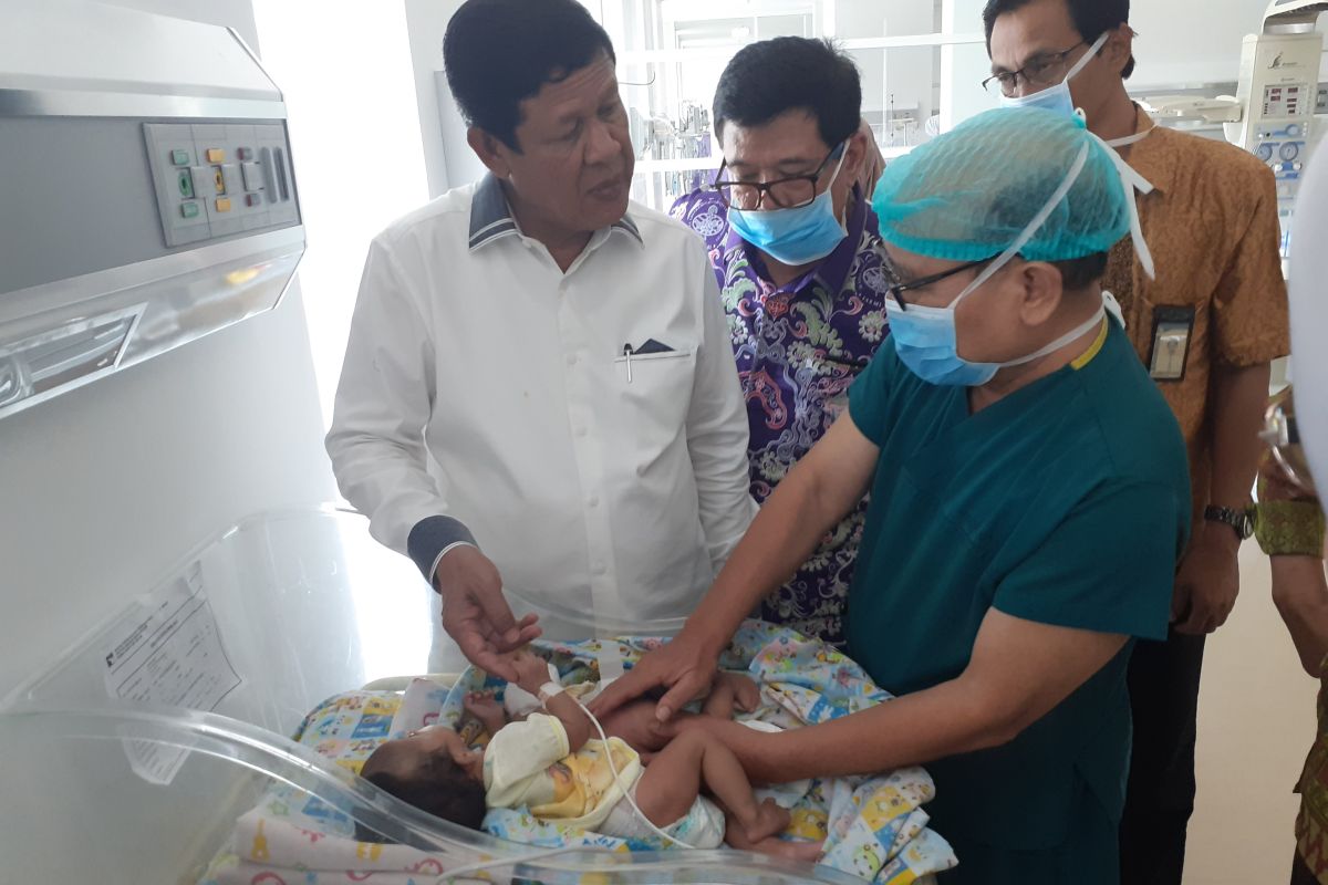 Pemerintah Kepri bantu biayai operasi pemisahan bayi kembar siam