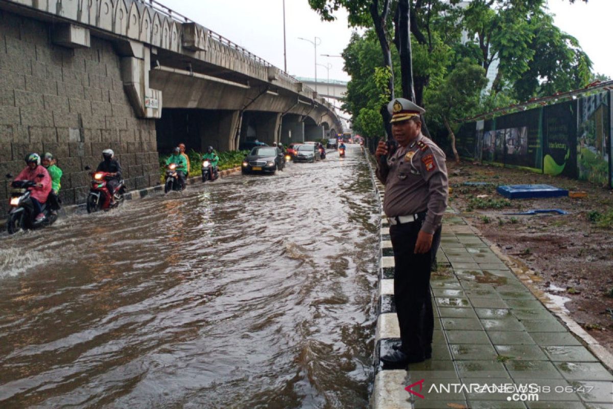 Dampak hujan, sejumlah kawasan di Jakarta tergenang