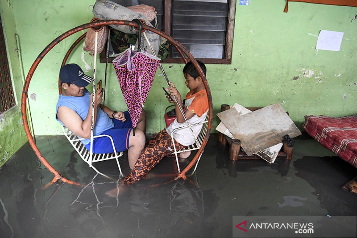 Siang hingga Minggu malam, hujan diprakirakan guyur Jakarta